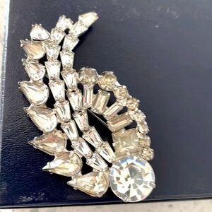 Crystal brooche